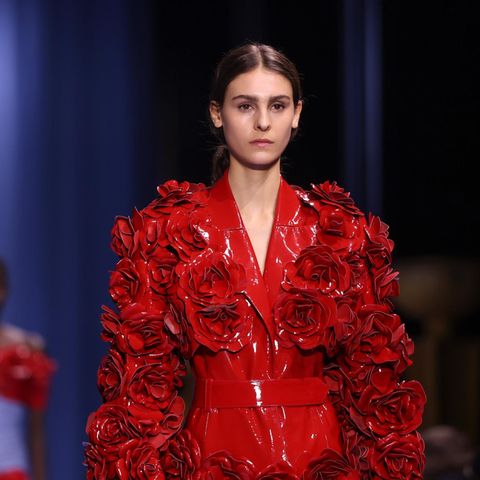 Rote Rosen: Olivier Rousteing setzte auf Blumenmuster