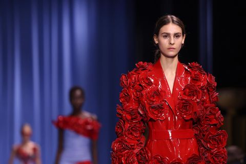 Rote Rosen: Olivier Rousteing setzte auf Blumenmuster