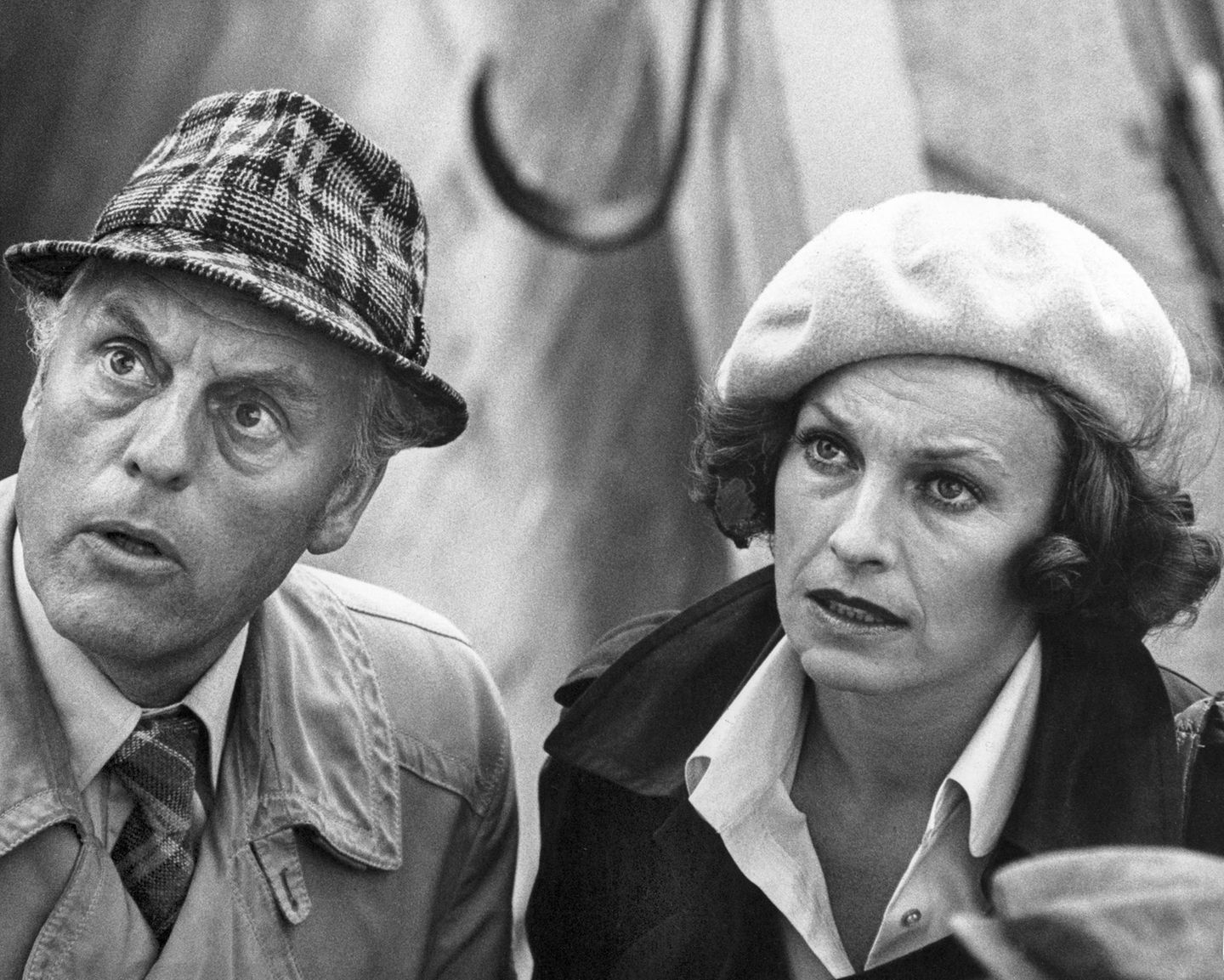 ARD-Krimi: Die Erste: Am 29. Januar 1978 durfte erstmals eine Frau ran. In der Folge "Der Mann auf dem Hochsitz" ermittelte Nicole Heesters als Kriminaloberkommissarin Buchmüller. Nach drei Folgen war dann allerdings Schluss für Jopies Tochter. Mehr Erfolg hatte dagegen Karin Anselm als Kommissarin Hanne Wiegand, die zwischen 1981 und 1988 insgesamt acht Mal auf Tätersuche gehen durfte. Die Zeiten haben sich geändert: Inzwischen ist ungefähr die Hälfte des "Tatort"-Personals weiblich. Die Erste:  Am 29. Januar 1978 durfte erstmals eine Frau ran. In der Folge "Der Mann auf dem Hochsitz" ermittelte Nicole Heesters als Kriminaloberkommissarin Buchmüller. Nach drei Folgen war dann allerdings Schluss für Jopies Tochter. Mehr Erfolg hatte dagegen Karin Anselm als Kommissarin Hanne Wiegand, die zwischen 1981 und 1988 insgesamt acht Mal auf Tätersuche gehen durfte. Die Zeiten haben sich geändert: Inzwischen ist ungefähr die Hälfte des "Tatort"-Personals weiblich.