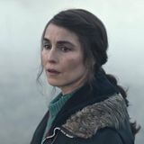 Mitten in der isländischen Einöde züchtet das Ehepaar Maria und Ingvar Schafe. Ihr Leben ist trist, Worte werden kaum gewechselt. Doch ihr Leben ändert sich, als eines ihrer Schafe ein geheimnisvolles Wesen zur Welt bringt. Das Paar zieht es auf wie ein eigenes Kind, doch ohne es zu ahnen, haben sie sich damit einen Feind geschaffen. Kalter, nordischer Fantasy-Horror, der durch seine Dialogarmut beklemmend und bedrückend wirkt, was durch die furchteinflößenden Schafe noch verstärkt wird. Trotz ständiger Spannung und Tristesse hat "Lamb" auch einen Süß-Faktor