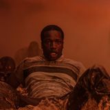 Bol und Rial haben die Schrecken der Flucht von Afrika nach Großbritannien überlebt – doch in ihrem neuen Zuhause erwartet sie neues Grauen. Die anfängliche Freude über den Neuanfang verfliegt schnell, als das Paar merkt, dass mit ihrem neuen Zuhause etwas nicht stimmt. Unheimlich und düster pendelt der Film zwischen Thriller und traumatischer Fluchtgeschichte – mit vielen Schreckmomenten und Jump Scares. Ein echter Gänsehautfilm