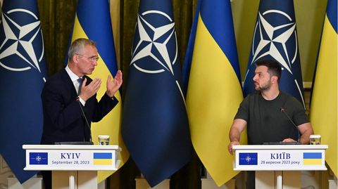 Nato-Generalsekretär Jens Stolzenberg und der ukrainische Präsident Wolodymyr Selenskyj bei einer Pressekonferenz