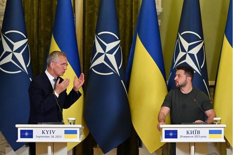 Nato-Generalsekretär Jens Stolzenberg und der ukrainische Präsident Wolodymyr Selenskyj bei einer Pressekonferenz