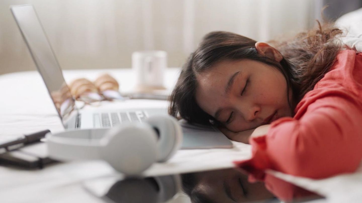 20-Minuten-Schläfchen: Powernap: Funktioniert der Kurzschlaf wirklich?