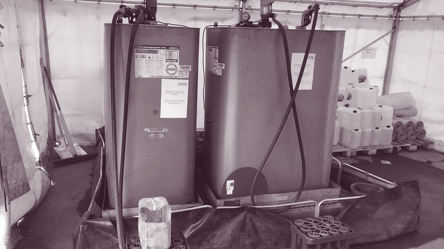 Tesla research: How an illegal gas station disappeared under a party tent