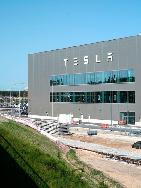 Außenansicht der Tesla Gigafactory in Grünheide