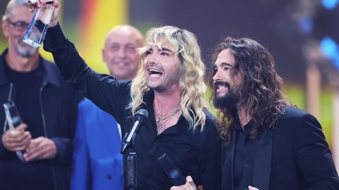 Bill und Tom Kaulitz erhalten den Preis in der Kategorie "Beste Unterhaltung Show" beim Deutschen Fernsehpreis