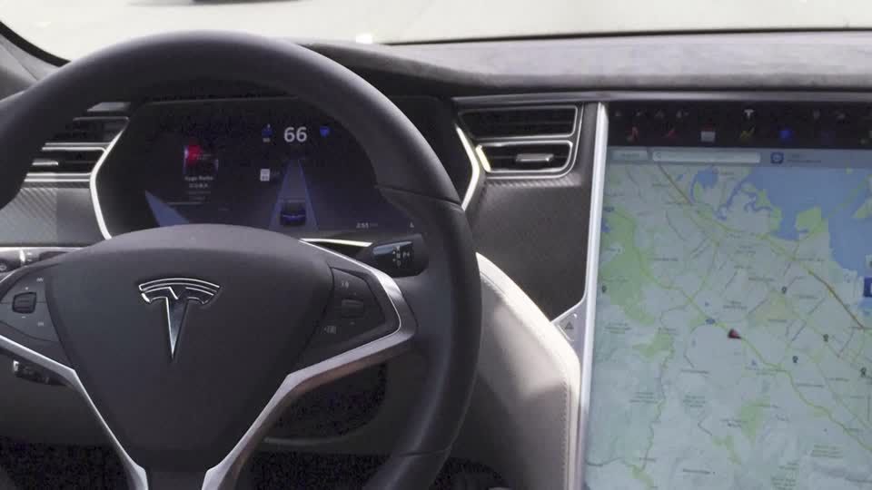 Elektroautobauer in der Kritik: Ist Tesla Autopilot sicher? Erster US-Prozess nach tödlichem Unfall gestartet
