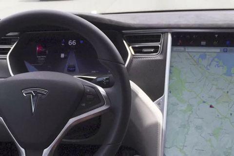 Elektroautobauer in der Kritik: Ist Tesla Autopilot sicher? Erster US-Prozess nach tödlichem Unfall gestartet