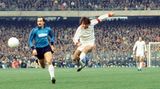 Bis 1977 spielt Overath für den 1. FC Köln. Nach der Saison beendet er seine Karriere als Profi. Für Köln bestreitet er 409 Bundesliga-Spiele und erzielt 83 Tore.