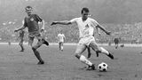 Beginn einer großen Karriere: Mit 20 Jahren wechselt Wolfgang Overath vom Siegburger SV 04 zum 1. FC Köln und wird gleich in seinem ersten Profi-Jahr Deutscher Meister.