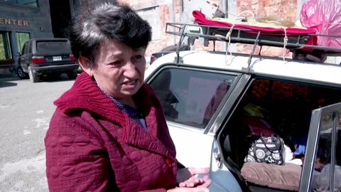 Bergkarabach: Heimatlos im Kaukasus: Was erleben die Menschen, die über die Grenze wollen?