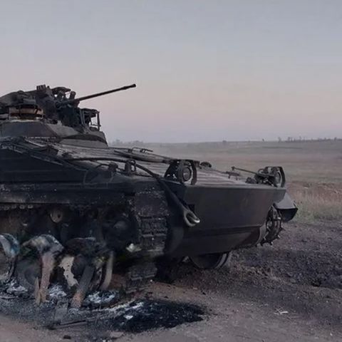 Ausgebrannter Marder im Raum von Robotyne - die Bestatzung konnte das Fahrzeug noch verlassen.