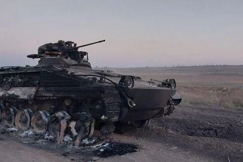 Ausgebrannter Marder im Raum von Robotyne - die Bestatzung konnte das Fahrzeug noch verlassen.