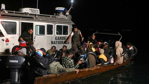 Ein Schiff der tunesischen Küstenwache hat ein Boot mit Migranten aufgebracht