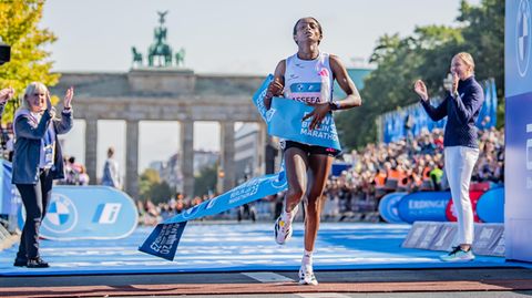 Die Äthiopierin Tigist Assefa lief beim Berlin-Marathon am vergangenen Wochenende einen Weltrekord – auch dank Adidas-Schuh