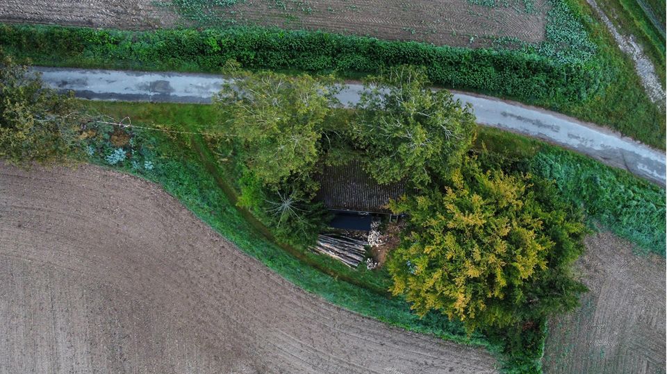 Der Leichnam wurde an einer Hütte am Ortsrand von Bad Emstal gefunden Der Leichnam wurde an einer Hütte am Ortsrand von Bad Emstal gefunden