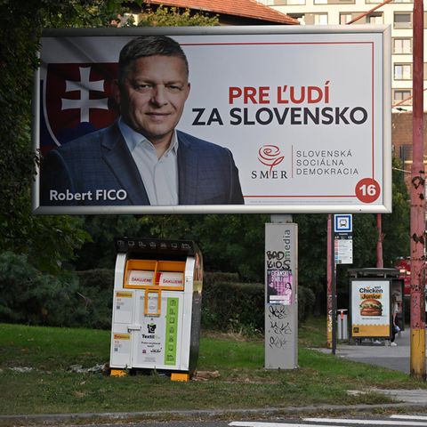 Ein Wahlplakat in der Slowakei mit Robert Fico