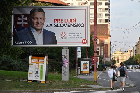 Ein Wahlplakat in der Slowakei mit Robert Fico