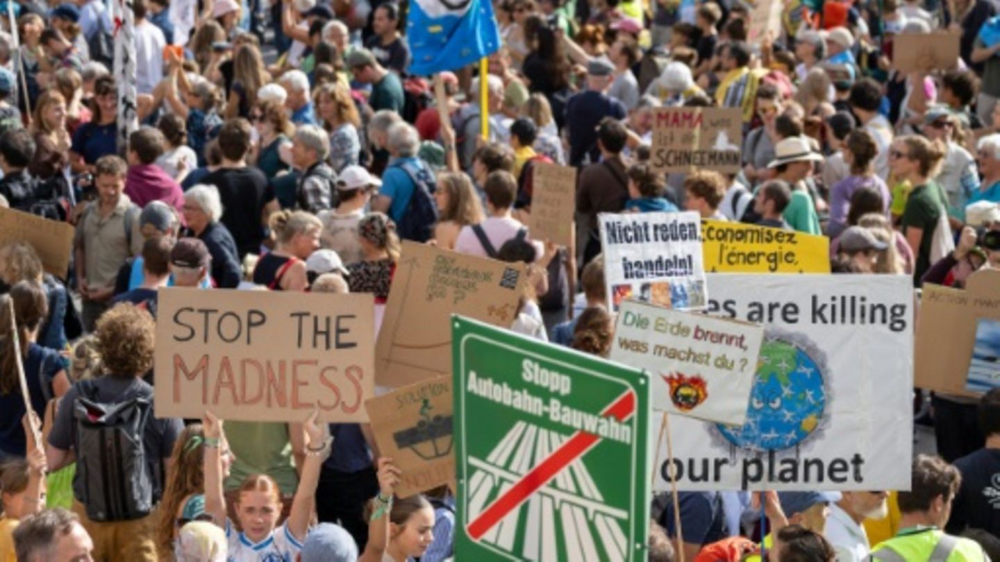Tausende Menschen protestieren in der Schweiz für mehr Klimagerechtigkeit