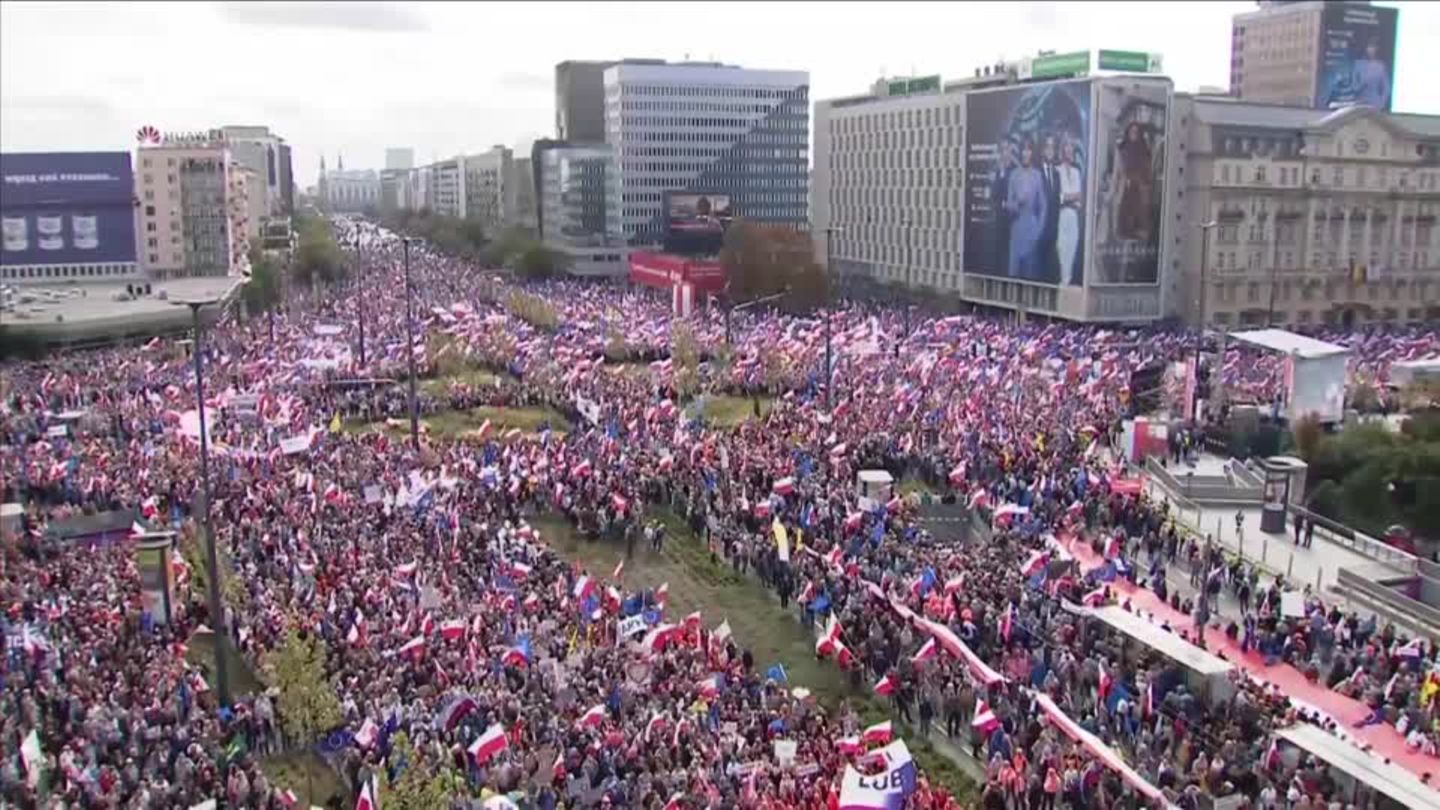 Video: Großdemonstration der Opposition vor Parlamentswahlen in Polen