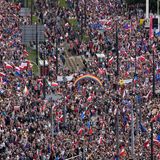 Tausende Menschen versammelten sich zum Marsch zur Unterstützung der Opposition gegen die PiS-Partei