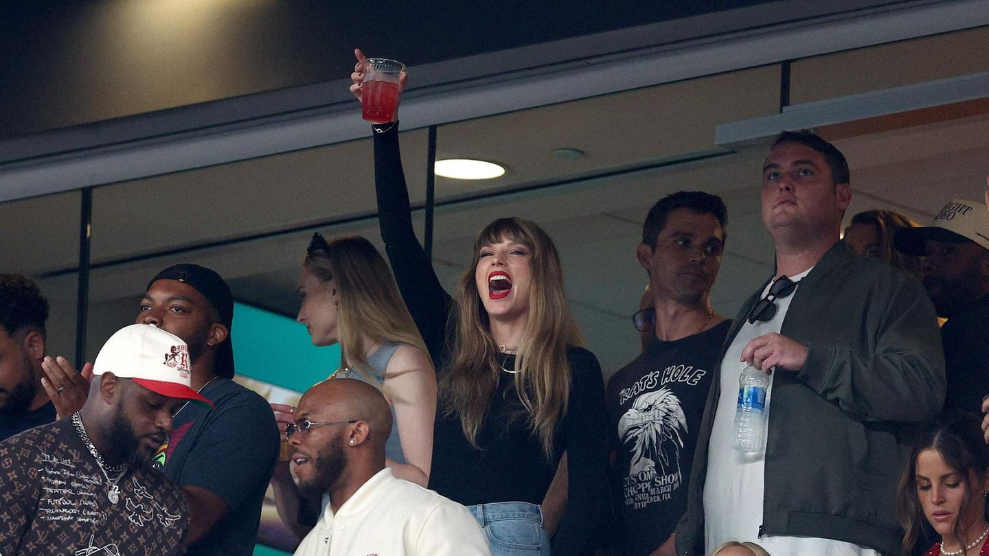 Taylor Swift jubelt im Stadion