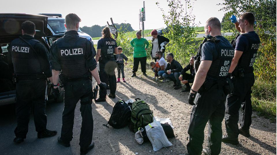 Die Bundespolizei greift eine kurdische Familie an "Rückgabestation" in Sachsen