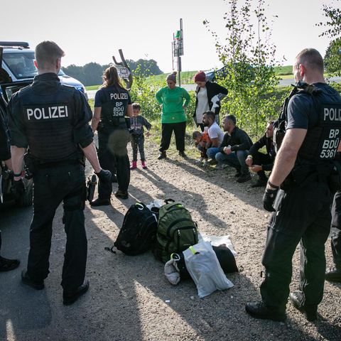 Die Bundespolizei greift eine kurdische Familie an einem "Abladeort" in Sachsen auf