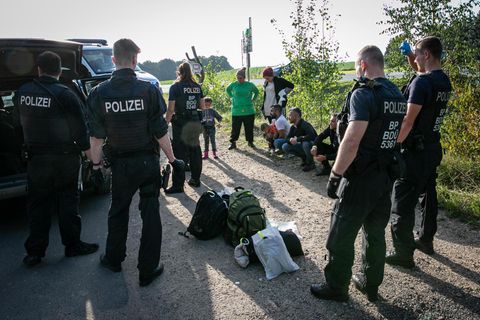 Die Bundespolizei greift eine kurdische Familie an einem "Abladeort" in Sachsen auf