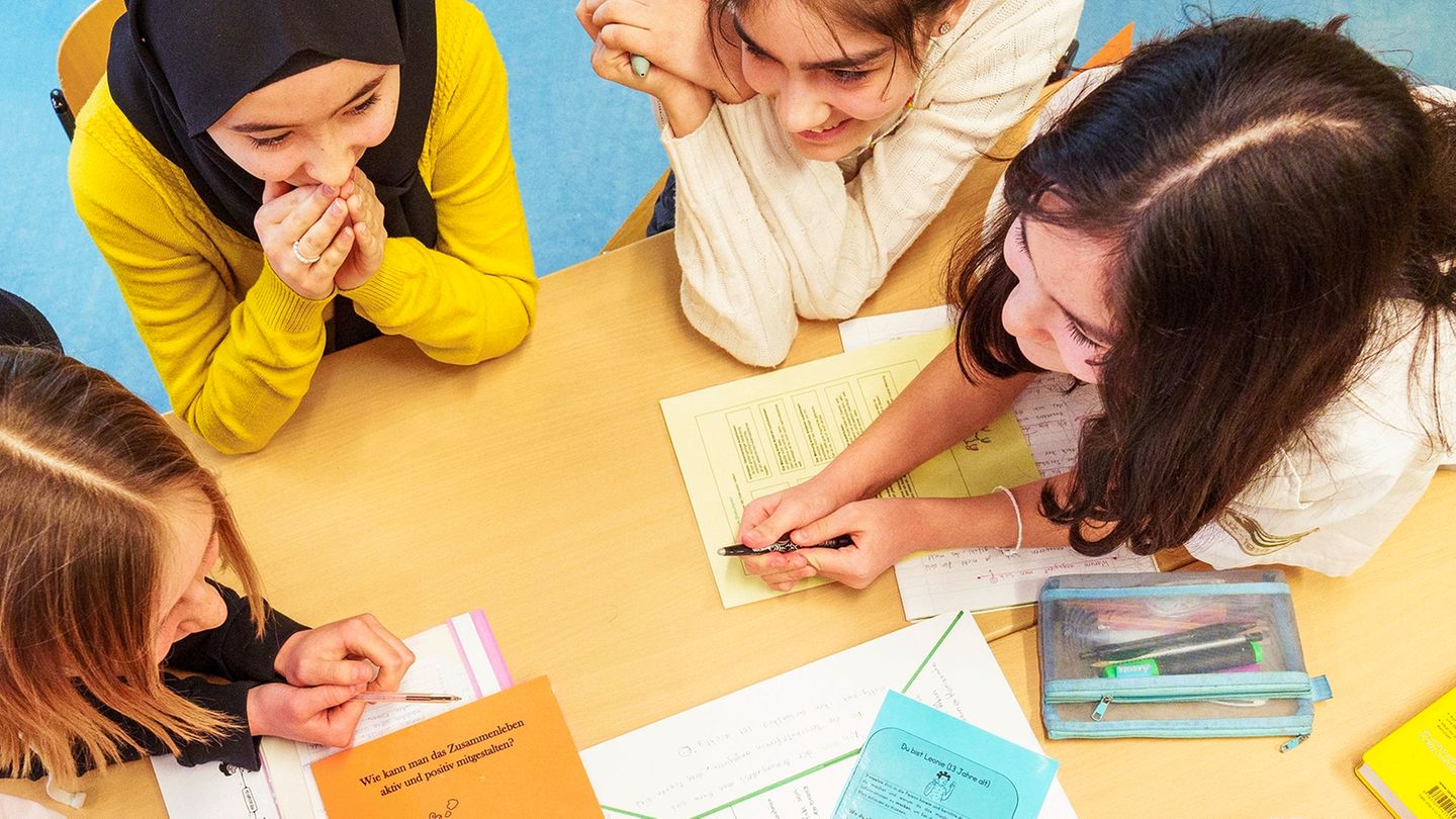 Our schools are completely overloaded by the many refugee children – really?