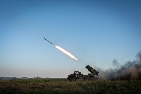 Ein alter Grad-Werfer der Ukraine
