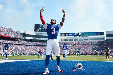 Neun Monate nach seinem Herzstillstand zurück auf dem NFL-Spielfeld: Damar Hamlin.