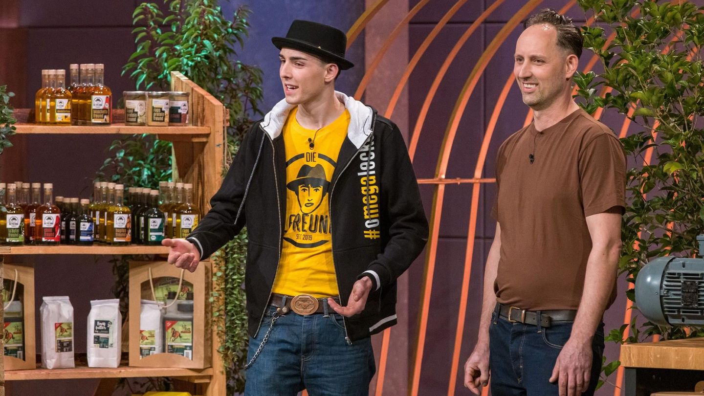 Lion’s Den: 16-year-old founder gets deal for the whole family