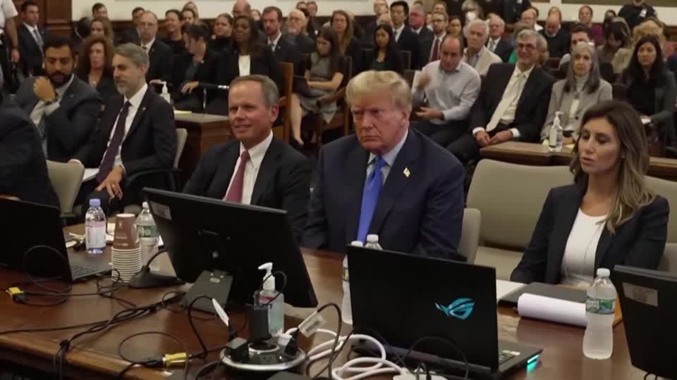 Video: Zivilprozess: Trump erscheint vor New Yorker Gericht