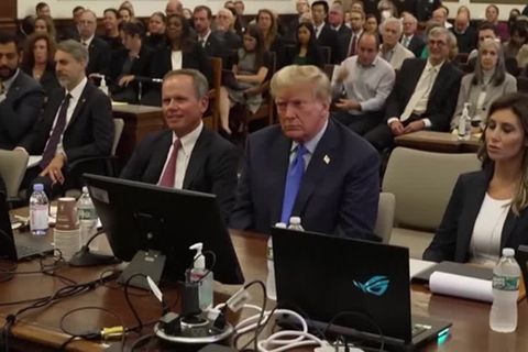 Video: Zivilprozess: Trump erscheint vor New Yorker Gericht