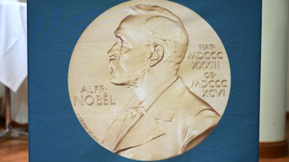 Die Medaille mit dem Porträt von Alfred Nobel
