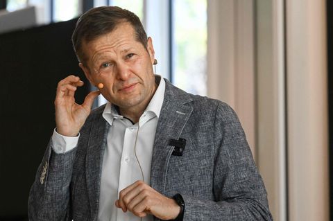 Caption/Abstract=Hungarian-Austrian physicist Ferenc Krausz speaks after the announcement of the winners of the 2023 Nobel Prize in Physics at the Max-Planck Institute in Garching, on October 3, 2023. Three atomic physicists, France's Pierre Agostini, Hungarian-Austrian Ferenc Krausz and French-Swedish Anne L'Huillier, won the Nobel Physics Prize for research into tools for exploring electrons inside atoms and molecules. (Photo by CHRISTOF STACHE / AFP) Envelope Priority=5