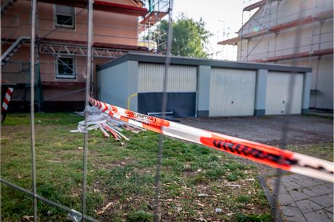 Duisburg: Hier soll der Täter die 19 Jahre alte Ehefrau und den 17 Monate alten Sohn angegriffen haben.