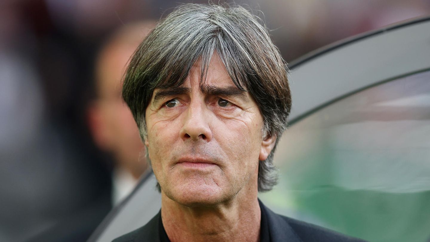 Joachim Löw im Frühjahr 2022 während des Pokalfinales in Berlin zwischen RB Leipzig und dem SC Freiburg