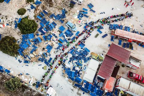 Eine Luftaufnahme vom "Hotspot" genannten Einsatzzentrum auf der italienischen Insel Lampedusa