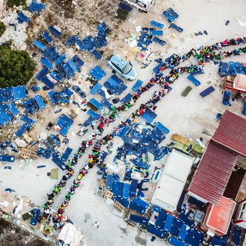 Eine Luftaufnahme vom "Hotspot" genannten Einsatzzentrum auf der italienischen Insel Lampedusa