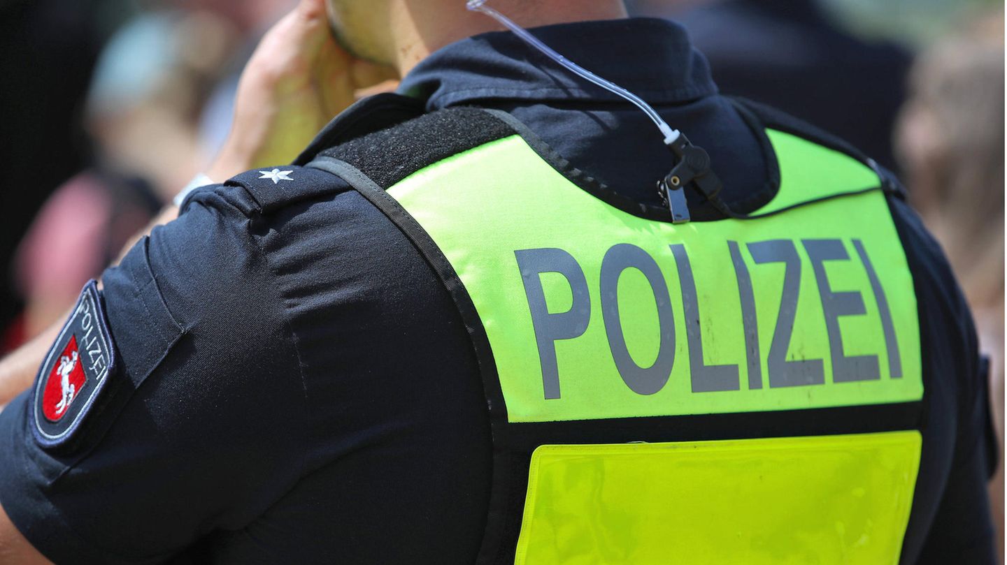 Ein Beamter der Polizei Ein Beamter der Polizei