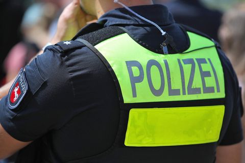 Ein Beamter der Polizei
