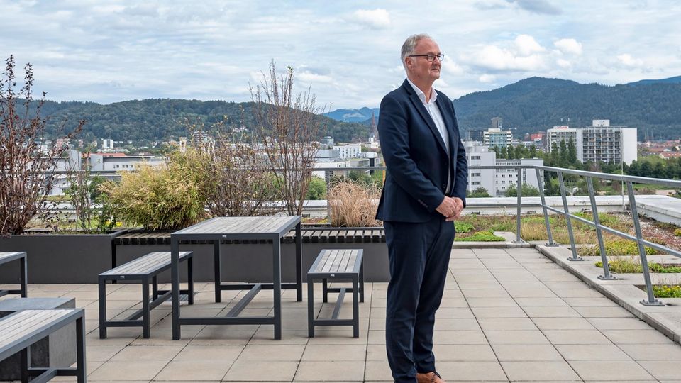 Arbeitgeber in der Pflege: "Der Beruf ist komplexer geworden", Pflegedirektor Helmut Schiffer, Uniklinikum Freiburg "Der Beruf ist komplexer geworden", Pflegedirektor Helmut Schiffer, Uniklinikum Freiburg