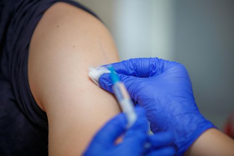 Grippe: Jemand wird geimpft