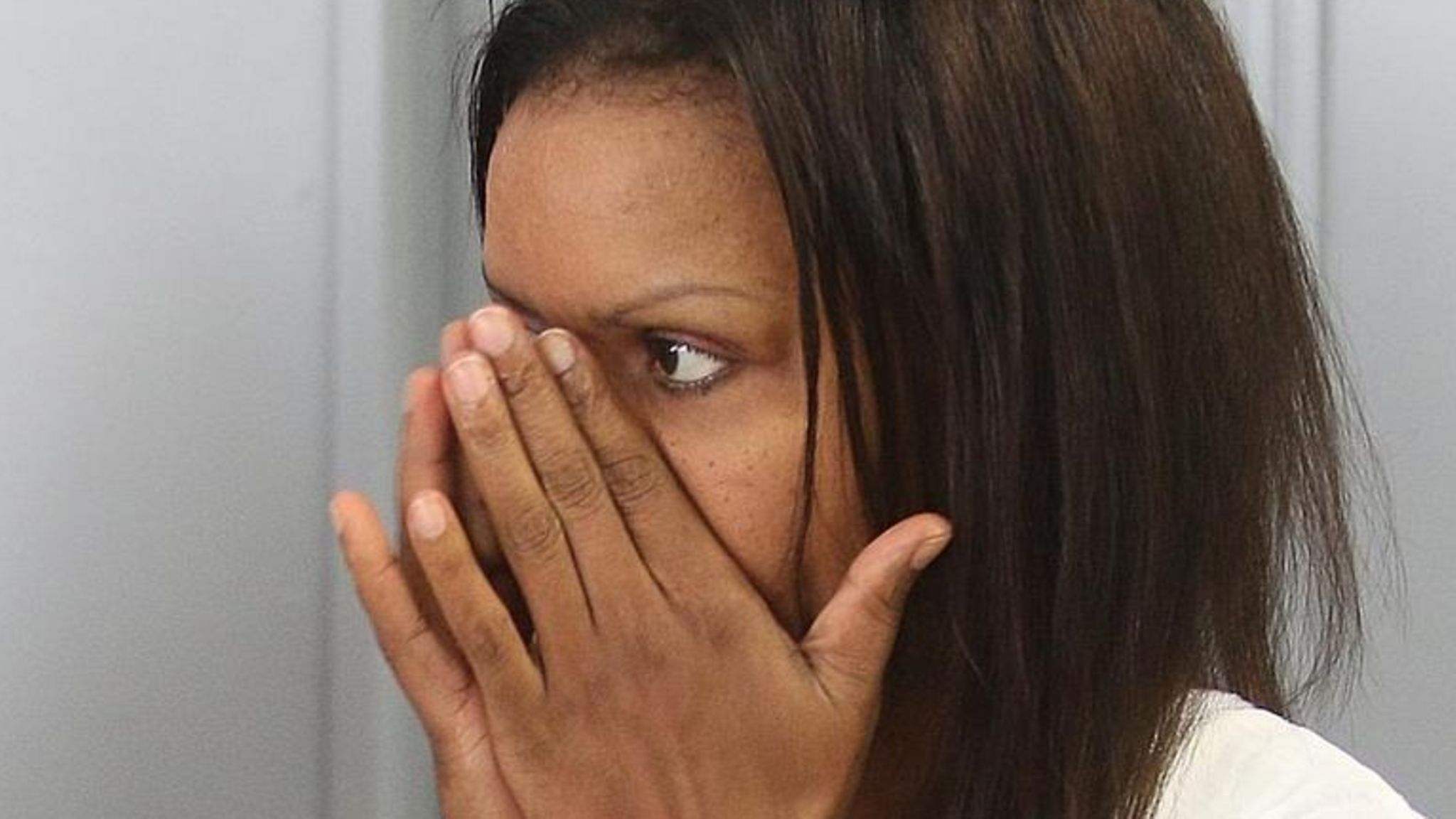 Ana Julia neben ihrer Anwältin