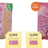 Katjes  Süßwarenhersteller Katjes fällt mit genau der Masche auf, die das Verbraucherschutzministerium gerne verbieten möchte: Die Tüten sind immer noch gleich groß, aber es stecken weniger Fruchtgummis drin. Ein besonderer Hinweis, dass sich am Inhalt etwas geändert hat? Fehlanzeige. "Insgesamt dürften über 30 Sorten von der aktuellen Schrumpfkur bei Katjes betroffen sein", schreibt die Verbraucherzentrale Hamburg. Die Schrumpfung von 200 auf 175 Gramm bei gleichem Preis führe zu einer versteckten Preiserhöhung von 14 Prozent, in einigen Supermärkten sei der Preis sogar zusätzlich noch gestiegen. Katjes äußerte sich zu der Kritik der Verbraucherschützer nicht. Ob ein gesetzliches Verbot solcher Verpackungstricks tatsächlich kommt, ist noch unklar, aber prominente Fälle wie dieser dürften den Befürwortern weitere Argumente liefern (Oktober 2023).