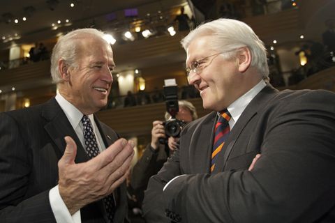 Frank-Walter Steinmeier (damals Bundesaußenminister) und Joe Biden (damals US-Vizepräsident)