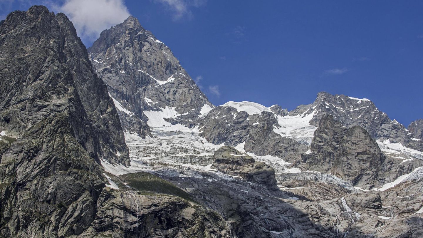 Der Mont Blanc vom Tal Val Ferret aus gesehen
